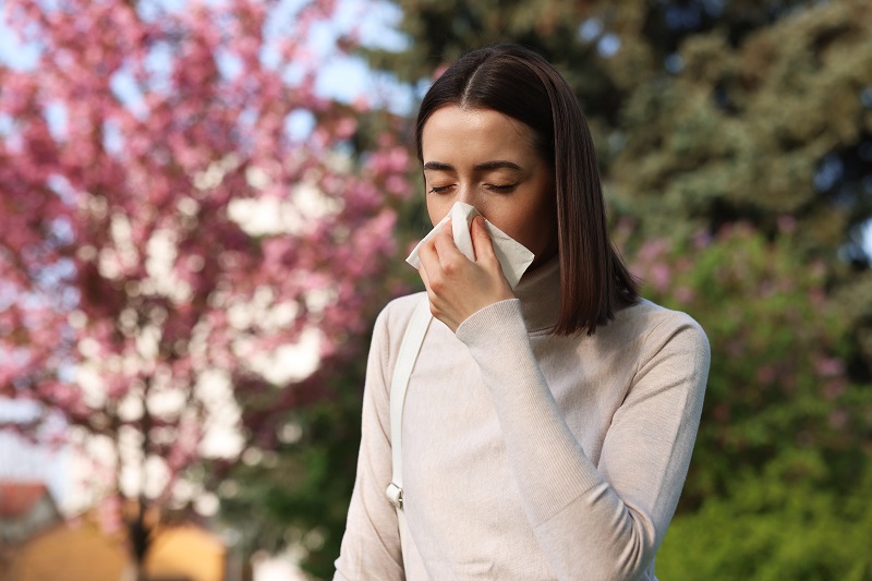 Allergia természetesen – szakértői útmutató a tünetek enyhítésére gyógynövényekkel